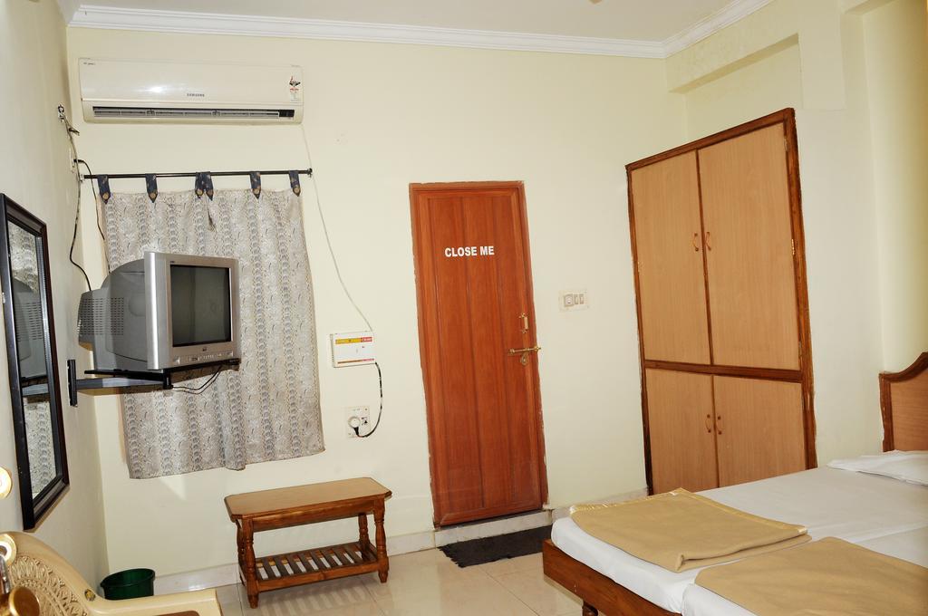 Hotel Agarala Residency Tirupati Room photo