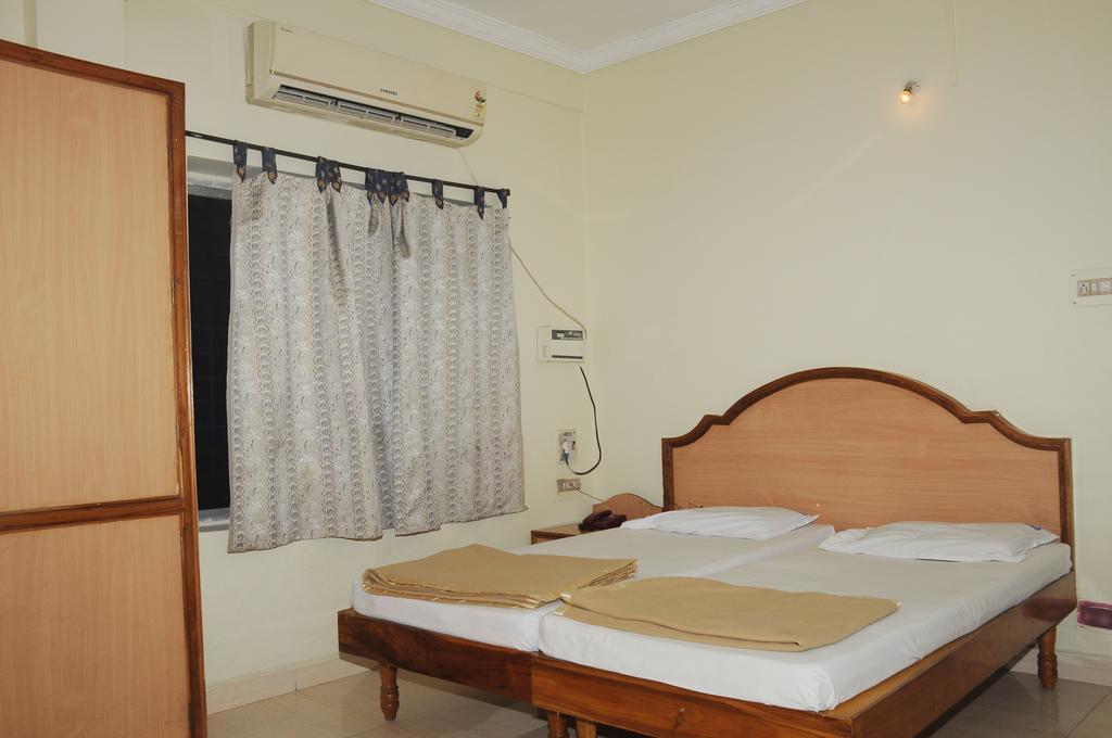 Hotel Agarala Residency Tirupati Room photo