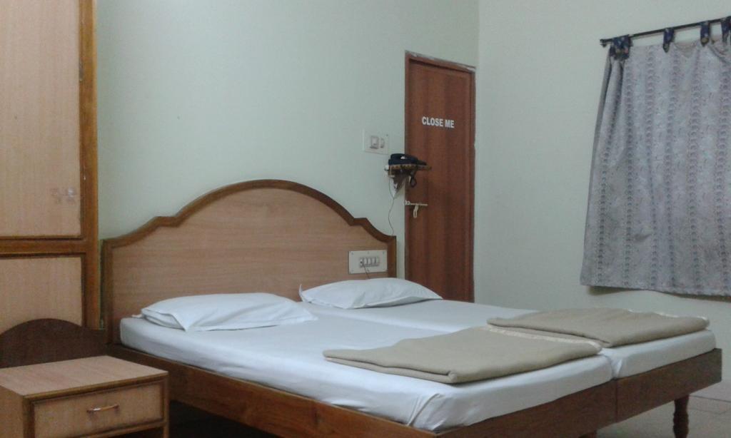 Hotel Agarala Residency Tirupati Room photo