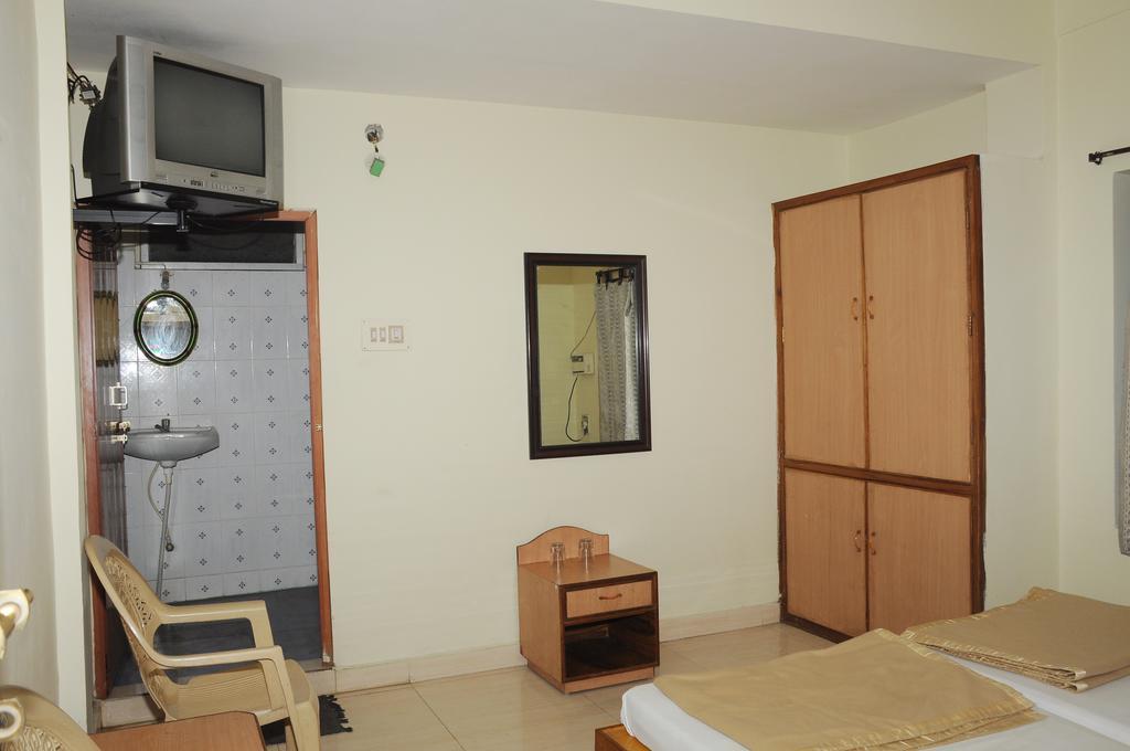 Hotel Agarala Residency Tirupati Room photo